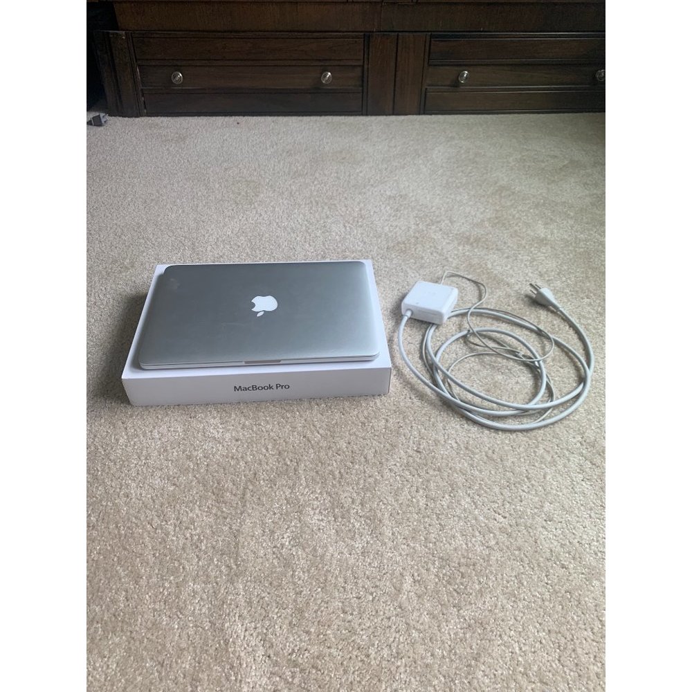 Like new Mac book pro for sale with original box - Picture 1 of 5